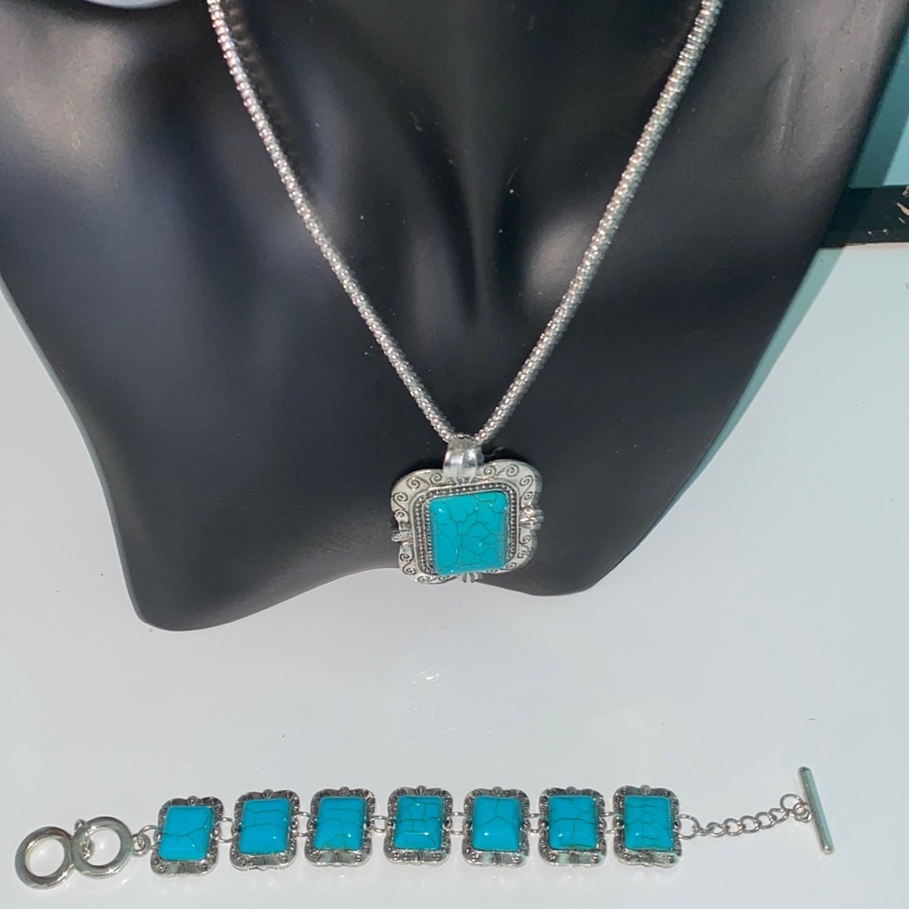 Turquoise Pendant Necklace and Bracelet